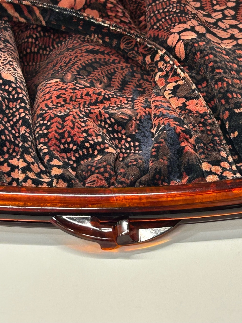 1970’s Carpet Baggers of America for Contempo velvet lucite bag - Picture 9 of 15
